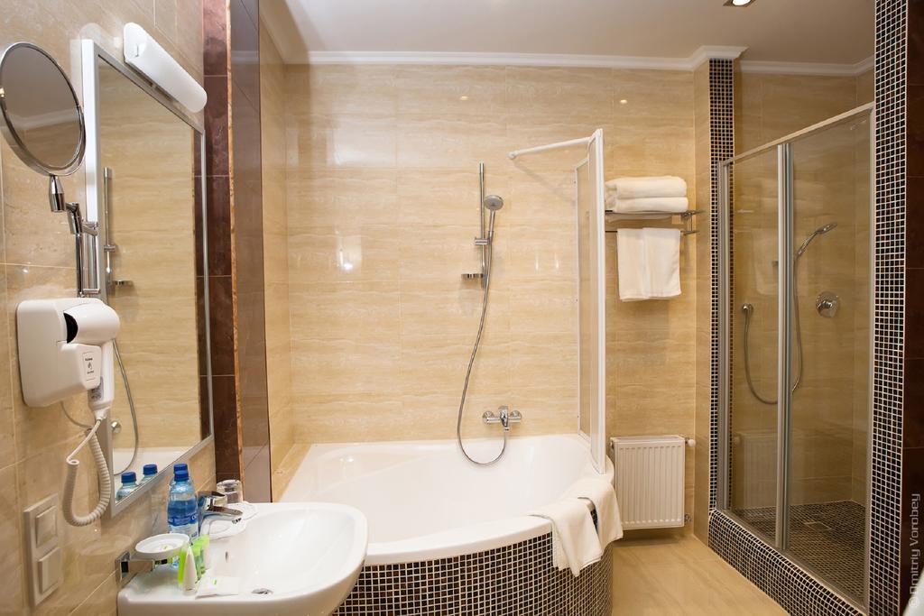 Kiroff Hotel Carcóvia Quarto foto